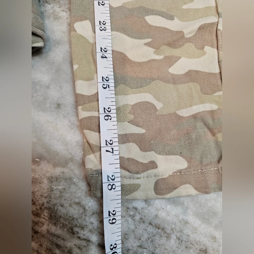 REgeneration by Celebrity Pink Women’s Camo Pants 3/26 Mid Rise Straight Leg
